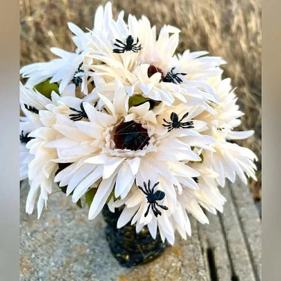 NEW SPIDER FAUX FLORAL ARRANGEMENT - Spooky Potion bottle arrangement - Picture 14 of 17